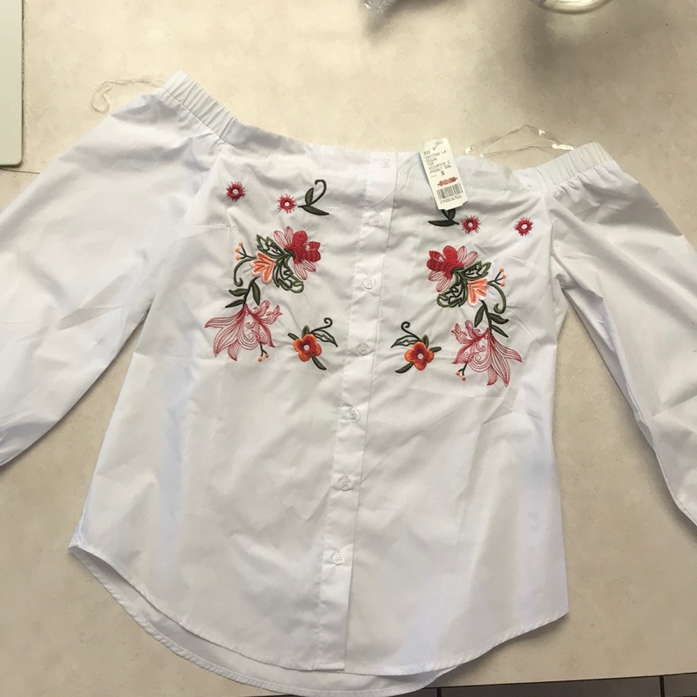 Off the shoulder shirt .